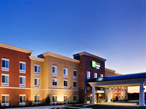 hotels in matthews nc